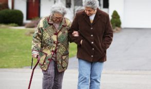 Stannah geeft enkele tips om de mobiliteit bij ouderen te verbeteren.