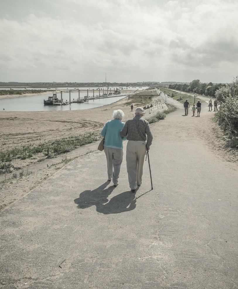 Een wandelstok wordt al sinds mensenheugenis door ouderen gebruikt.
