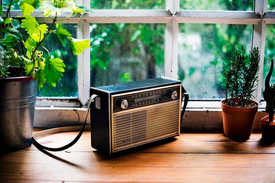 Radio bij het raam