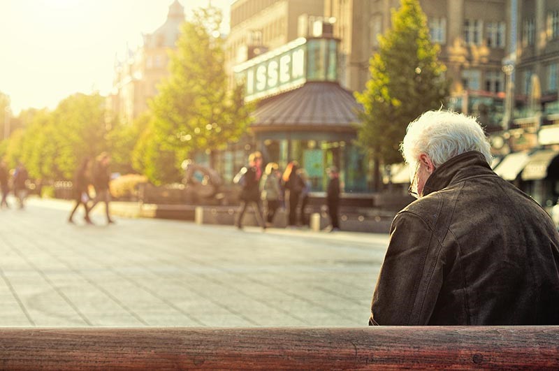 Ouderen kunnen snel eenzaam worden op Internationale dag bestrijding ouderenmishandeling geven we hier aandacht aan